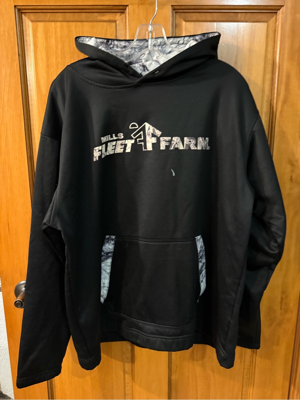 Mills Fleet Farm XL Black Camo Logo Pullover Hoodie